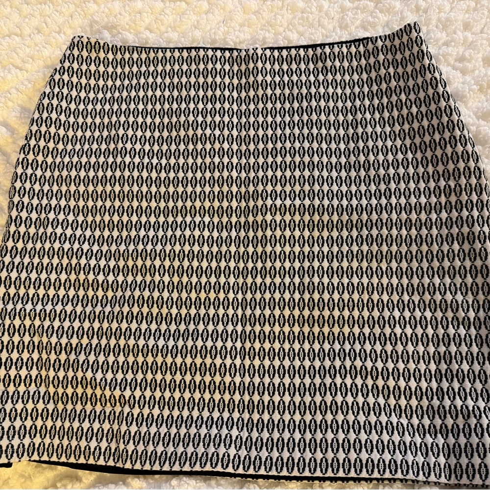 Ann Taylor Black and White Geometric Pencil Skirt